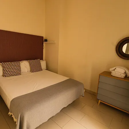 Guzman El Bueno Apartment *