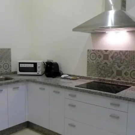 Guzman El Bueno Apartment *